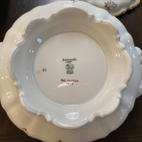Hutschenreuther Mayfair  soup tureen ( like new condition) - Picture 6 of 9